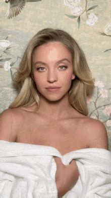 sydney sweeney gif|32 Sydney Sweeney GIFs — gif.guru.